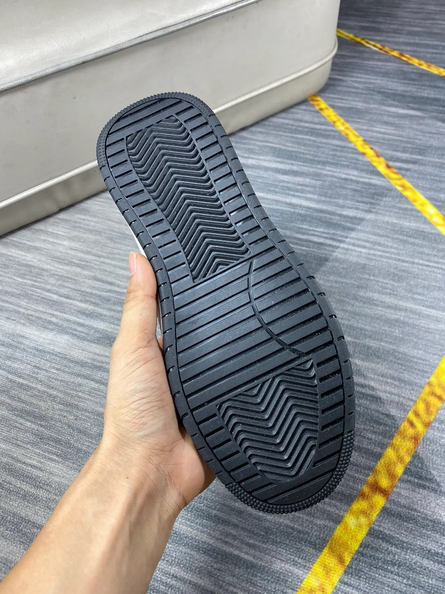 P380 Dior men's casual half-drag👞. Handsome and versatile low-top shoes, with exquisite branded jacquard fabric for the upper, sheepskin lining for the feet, 🌺🌺perfect shoe last, 🌲🌲fashionable and handsome, comfortable on the feet, 🚗🚗wear-resistant and non-slip rubber outsole. Code number: 38-44. 45 is custom-made and cannot be returned or exchanged